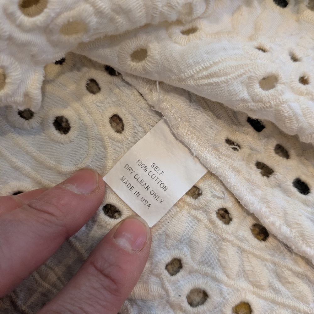 Elegant Cream Eyelet Lace Top - Picture 8 of 9